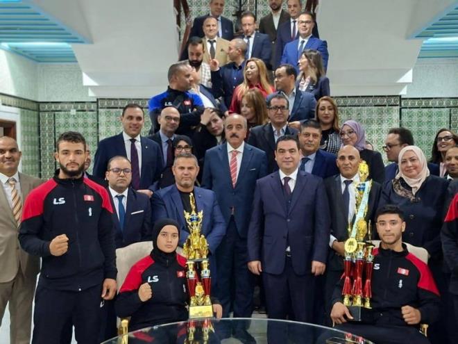 وزير الخارجية يلتقي عددا من أفراد الجالية التونسية المقيمة بالمملكة العربية السعودية