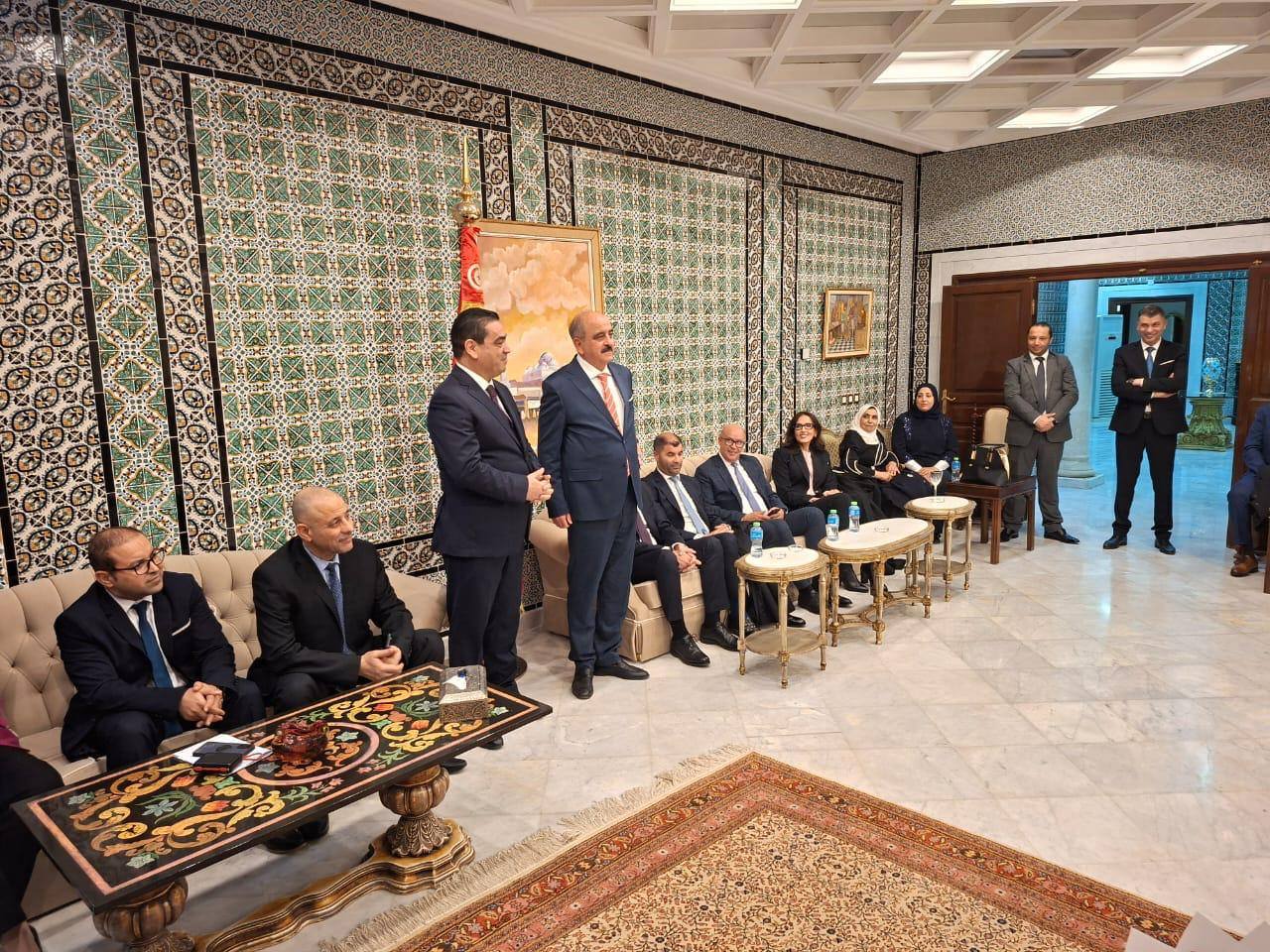 وزير الخارجية يلتقي عددا من أفراد الجالية التونسية المقيمة بالمملكة العربية السعودية