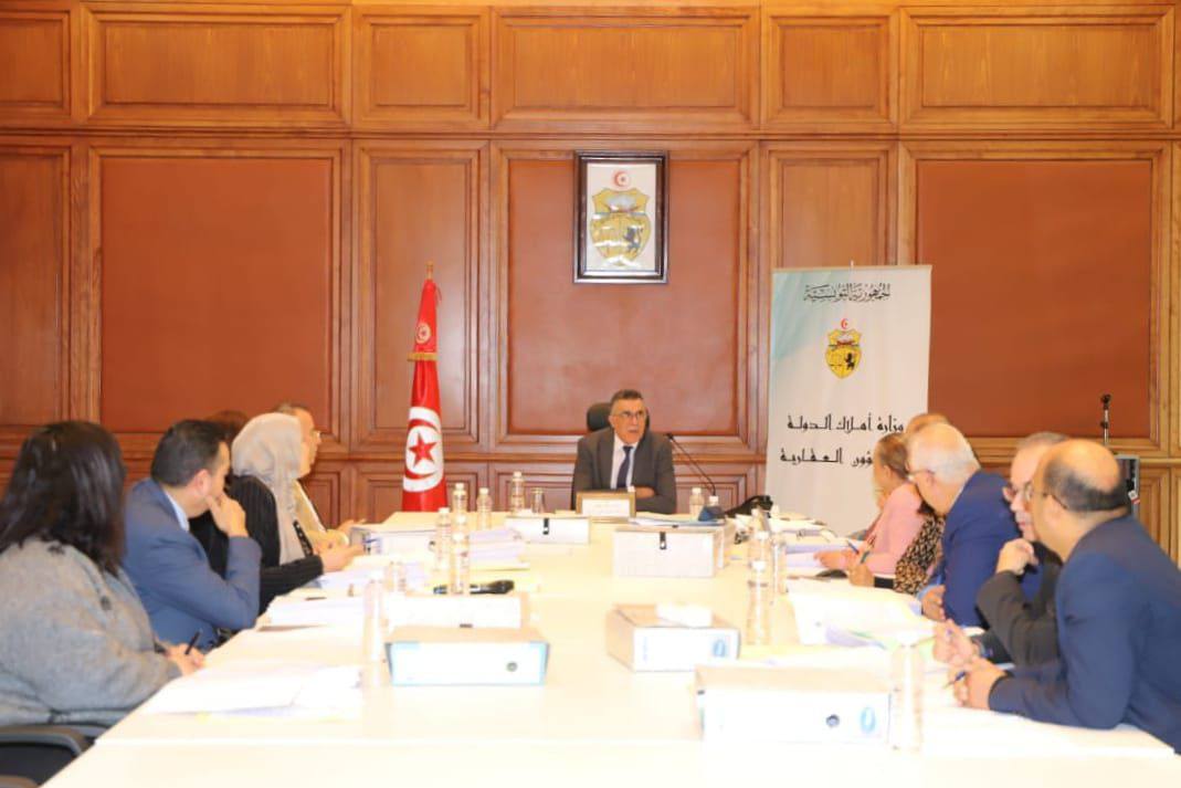 التفويت في عقّارات دولية لفائدة مشاريع السّكن الاجتماعي، أهمّ الملفّات المعروضة على اللجنة الاستشارية للعمليات العقارية.