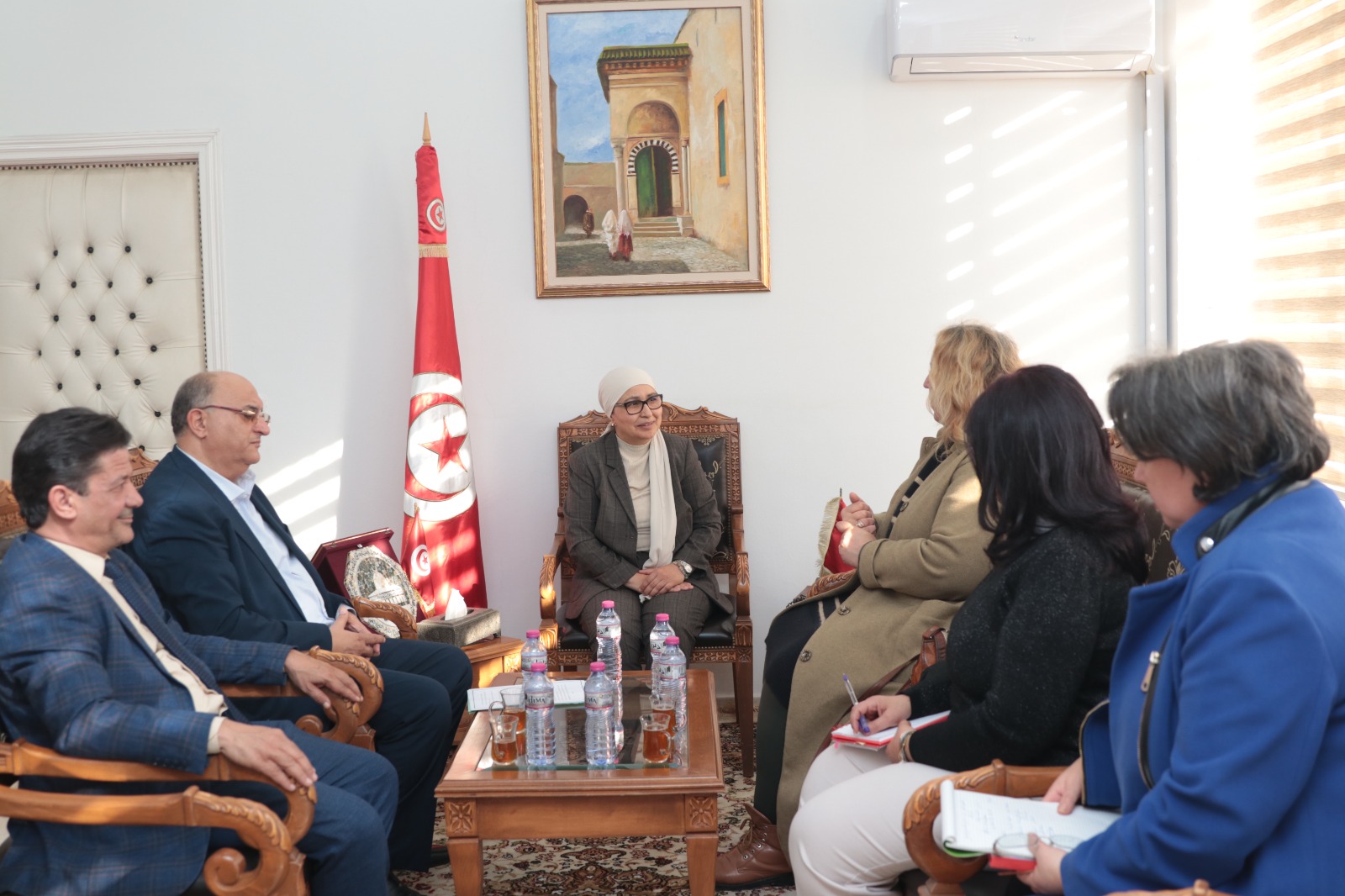 وزيرة الأسرة تبحث مع وفد من الغرفة الوطنيّة لهياكل التكوين المهني الخاص سبل تعزيز التعاون في اختصاصات الطفولة الأولى والمبكّرة