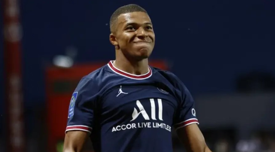 محكمة فرنسية تأمر نادي باريس سان جيرمان بدفع 60 مليون يورو إلى مبابي