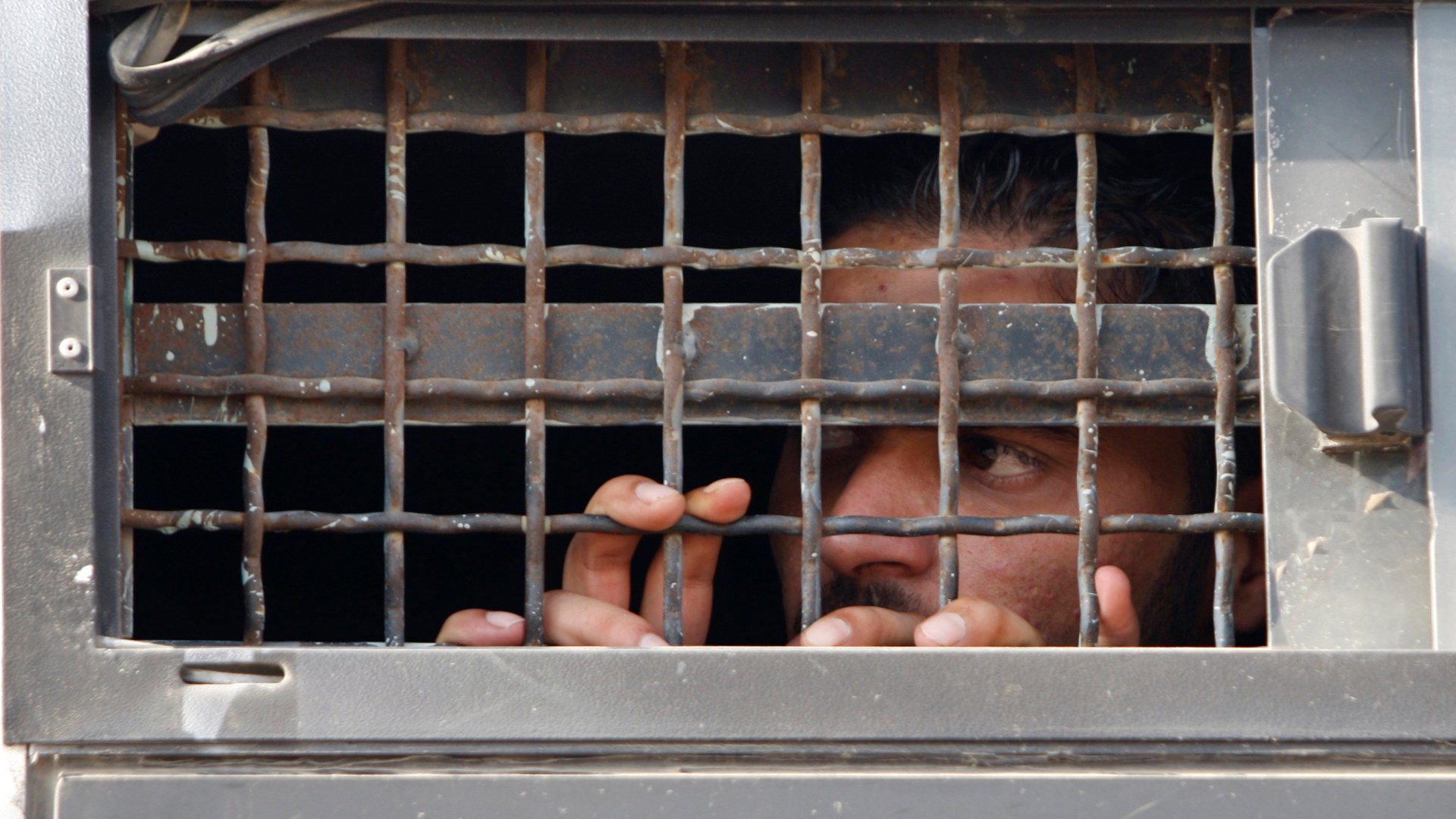 مؤسسات الأسرى: 9300 أسير ومعتقل فلسطيني في سجون الاحتلال الصهيوني