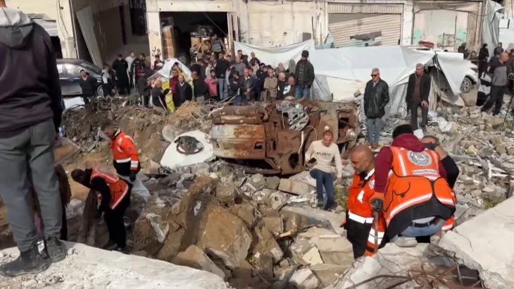 غزة: انتشال جثامين 30 شهيدا من تحت الأنقاض غربي القطاع