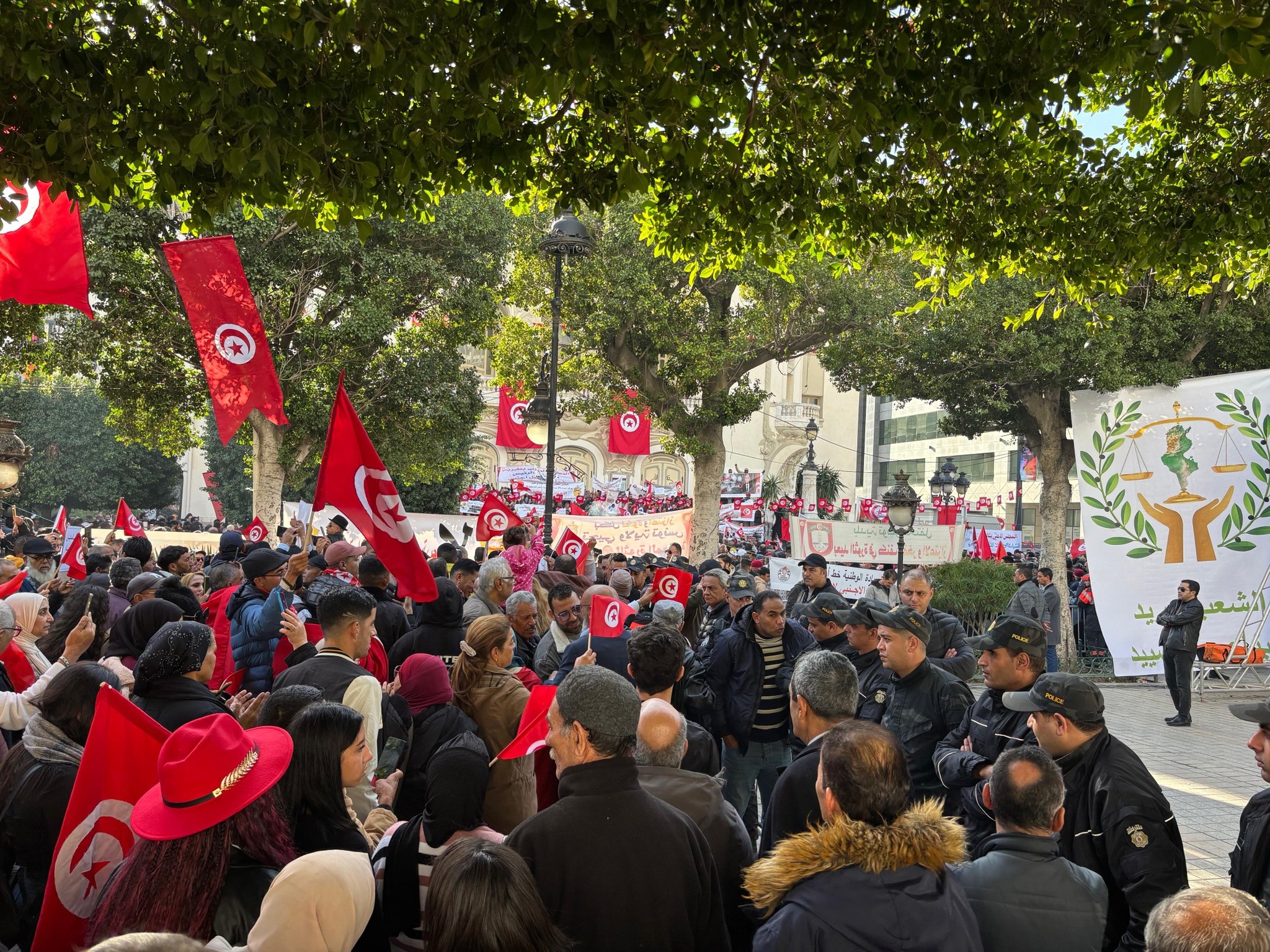 مواكبة مسيرة أنصار مسار 25 جويلية بشارع الحبيب بورقيبة 