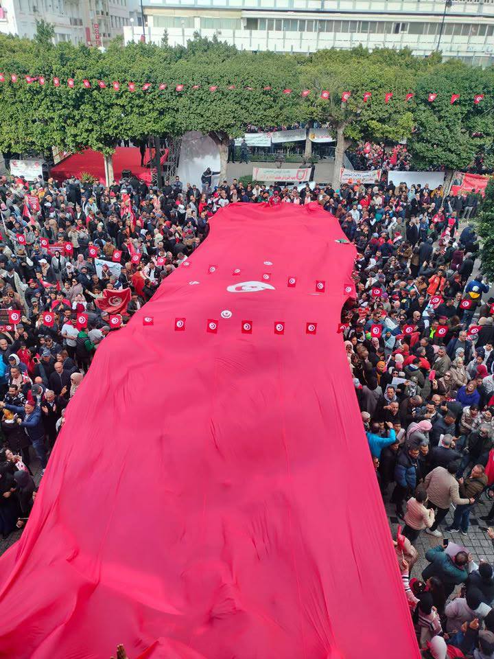 في عيد الثورة مسيرة بالعاصمة تطالب "بمنع التدخل الأجنبي في القرار السيادي التونسي"