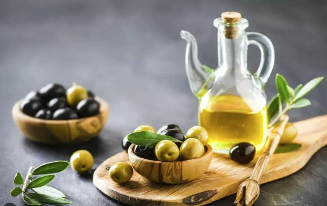 ديوان الزيت يدعو كافة المتدخلين في القطاع إلى تقديم طلباتهم لتخزين زيت الزيتون لدى الخواص