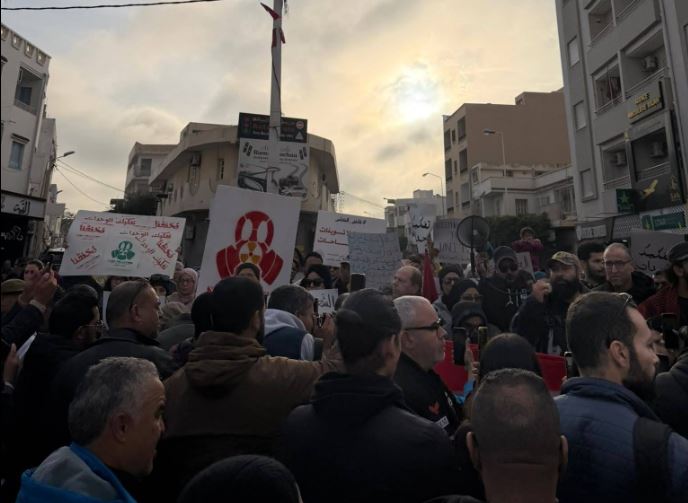 قابس: مسيرة سلمية مطالبة بتفكيك الوحدات الصناعية الملوِّثة للمجمع الكيميائي