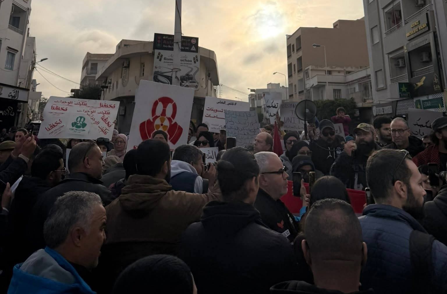 قابس: مسيرة سلمية مطالبة بتفكيك الوحدات الصناعية الملوِّثة للمجمع الكيميائي