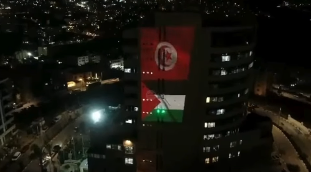 الهيئة العامة للإذاعة والتلفزيون الفلسطينية تضيء برجها بعلم تونس احتفاء بعيد الثورة