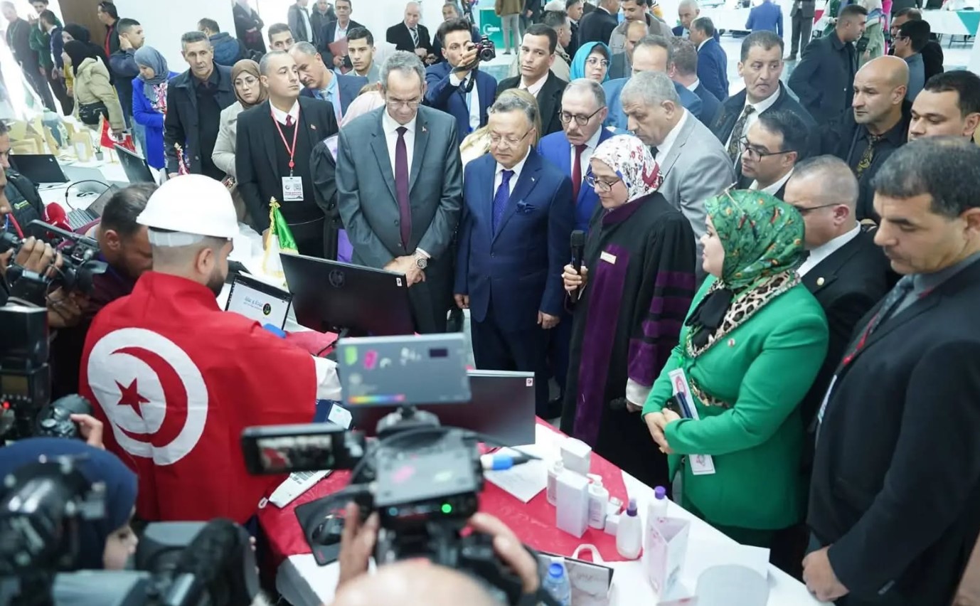 وزير التعليم العالي يدعو بالجزائر إلى تعزيز الشراكات البحثية وإحداث برامج جامعية مشتركة