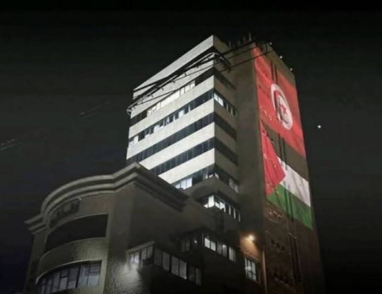 الهيئة العامة للإذاعة والتلفزيون الفلسطينية تضيء برجها بعلم تونس احتفاء بعيد الثورة
