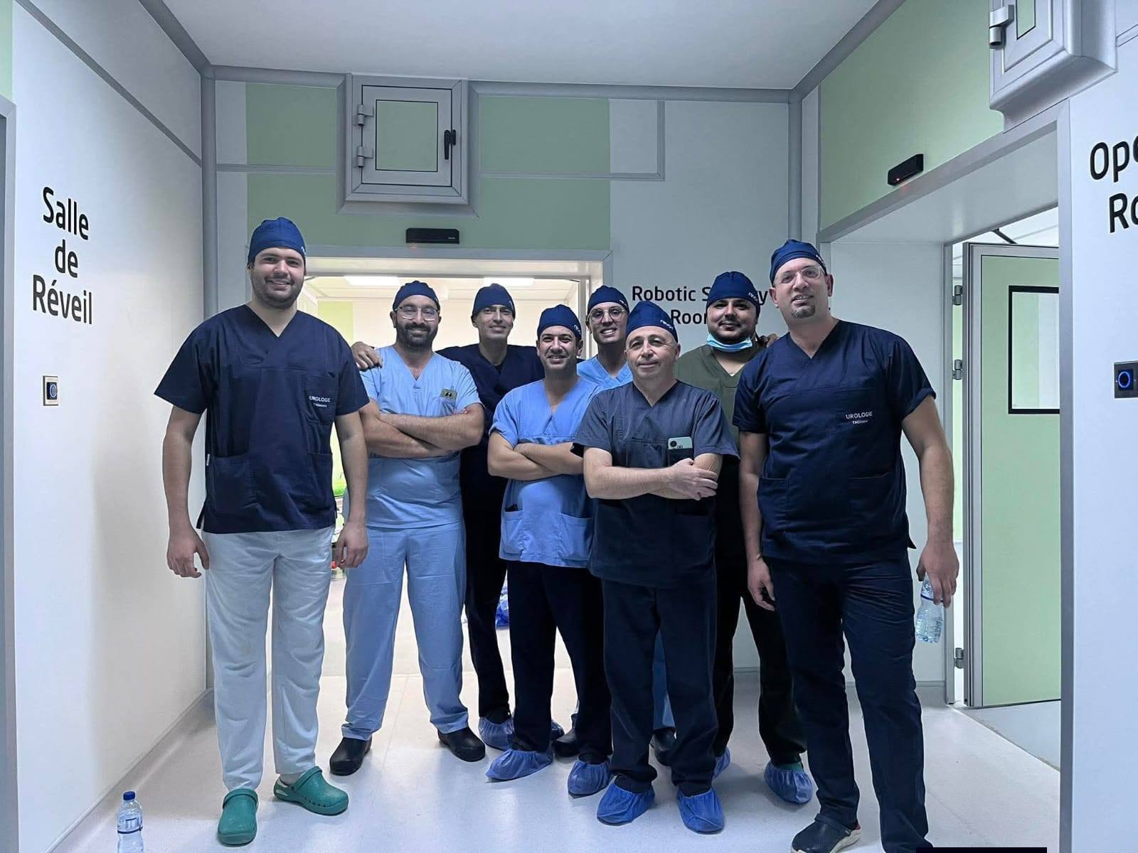 المستشفى الجامعي شارل نيكول يُنجز أول عملية استئصال كُلية بالجراحة الروبوتية في تونس