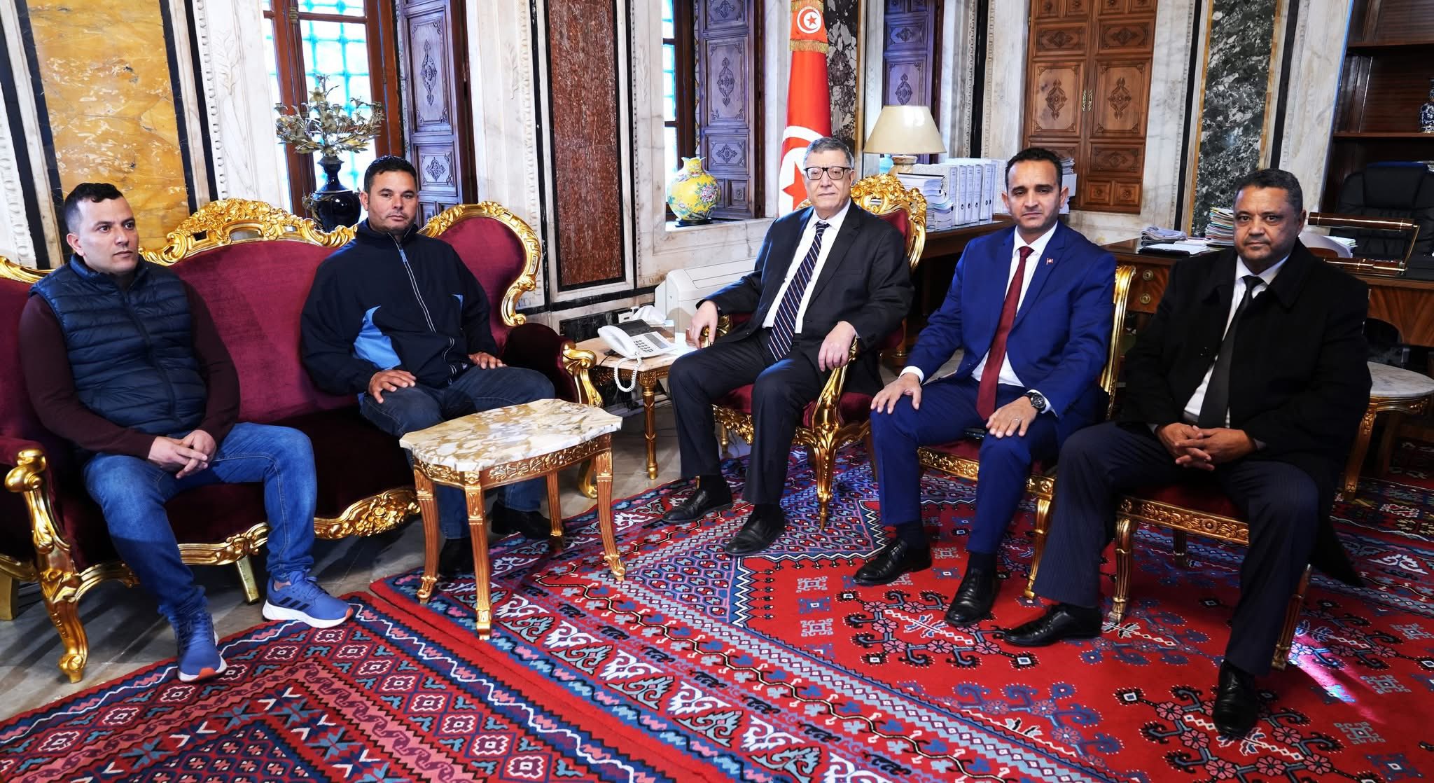 رئيس مجلس نواب الشعب يستقبل ممثلي عمّال الإعاشة بالشركات البترولية بصحراء تطاوين