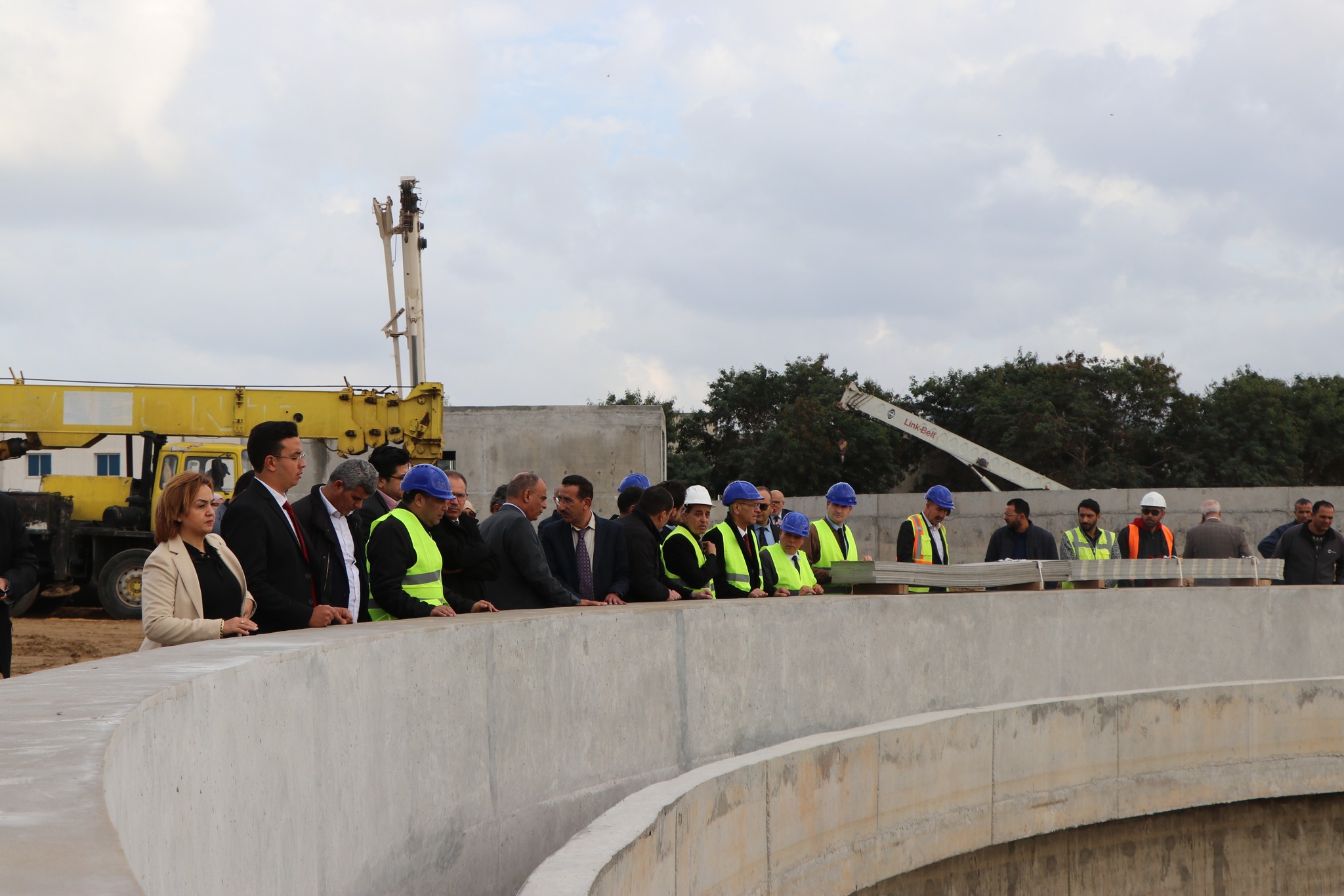 وزير البيئة يجري زيارة ميدانية لمتابعة أشغال تهيئة محطة التطهير جنوب مليان بولاية بن عروس