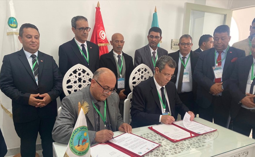 أيام الاستثمار بمدنين: إمضاء اتفاقية بين معهد المناطق القاحلة والبنك الوطني الفلاحي