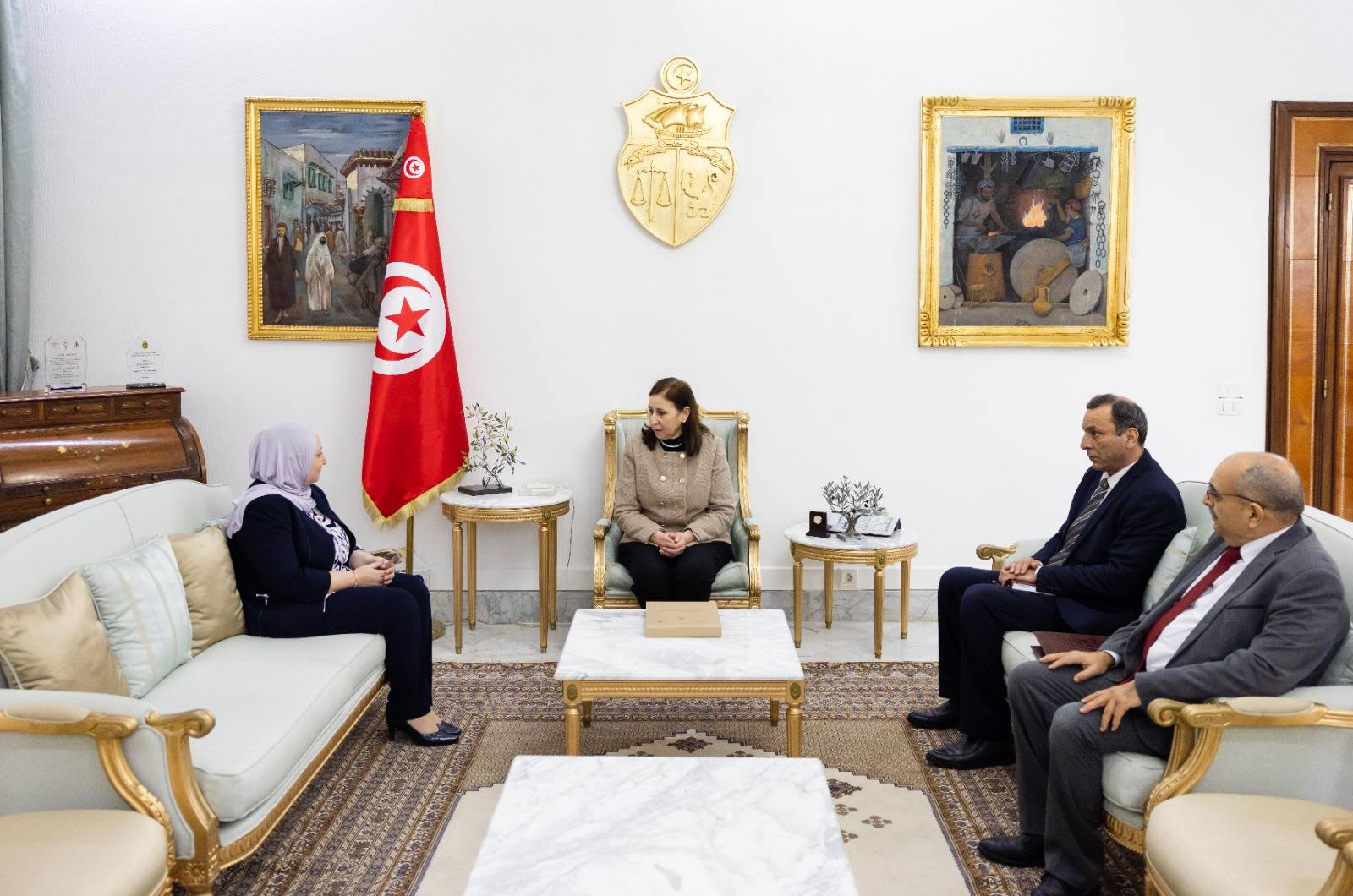 إصلاح منظومة التكوين الإداري محور لقاء رئيسة الحكومة بمديرة المدرسة الوطنية للإدارة