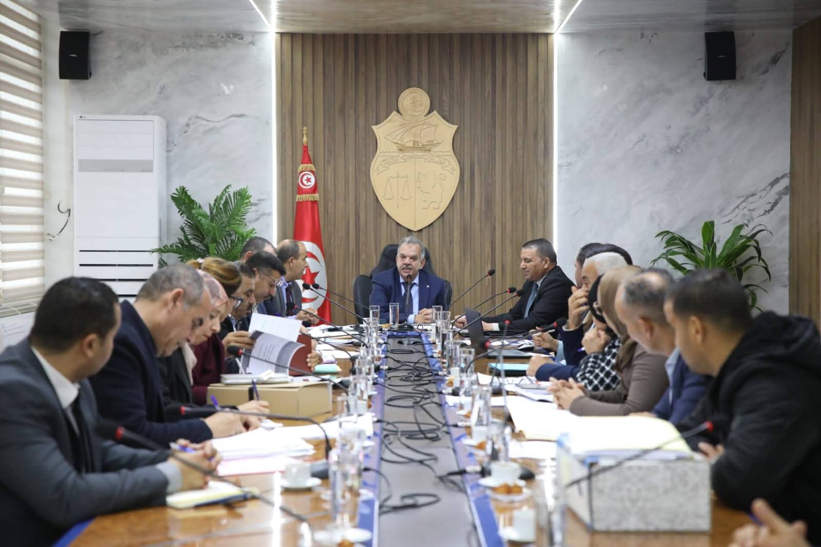 وزير الشباب والرياضة يُتابع تنفيذ توصيات زيارة ولاية المنستير