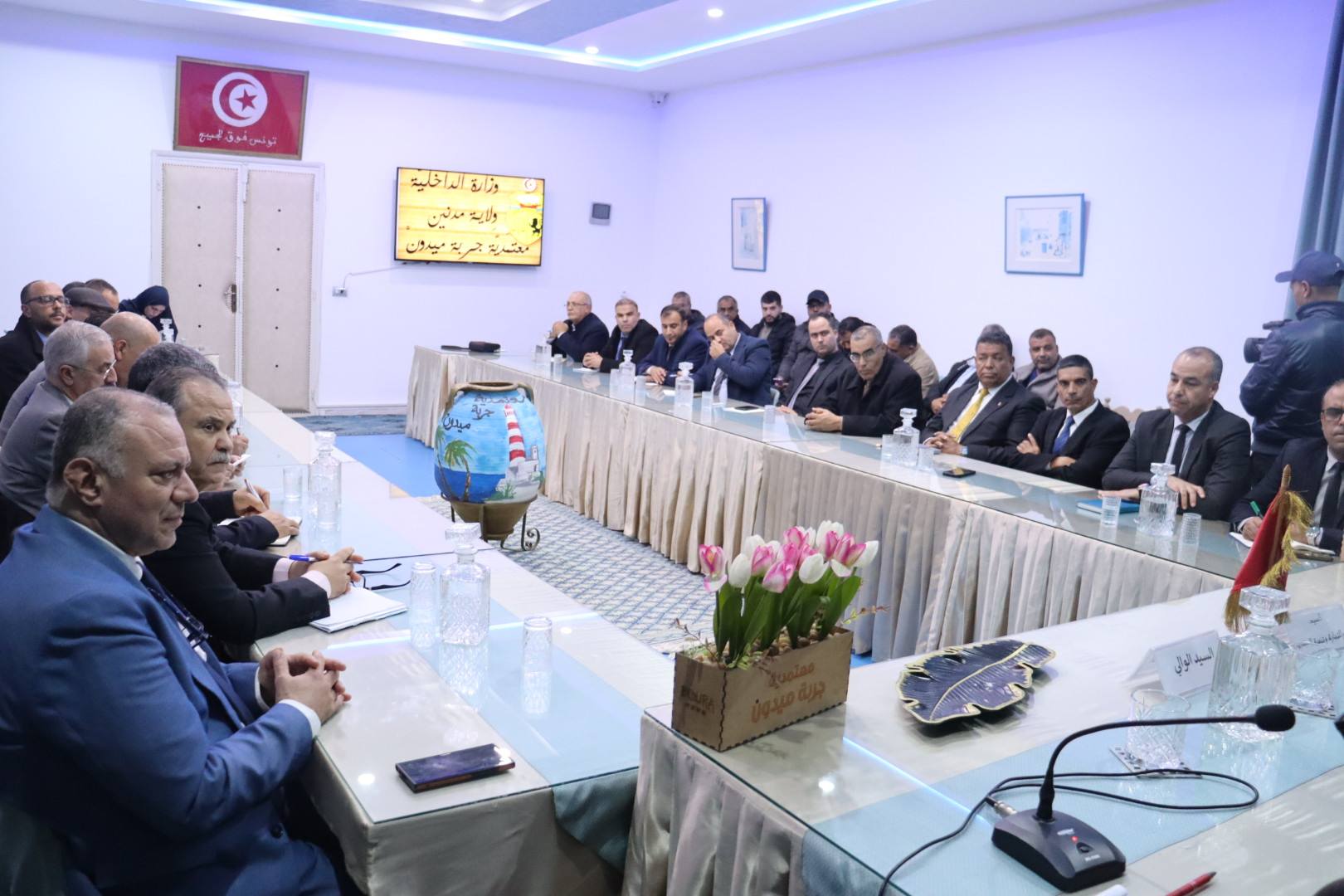 جربة- ميدون: وزير التجارة يشرف على جلسة عمل حول قطاع زيت الزيتون