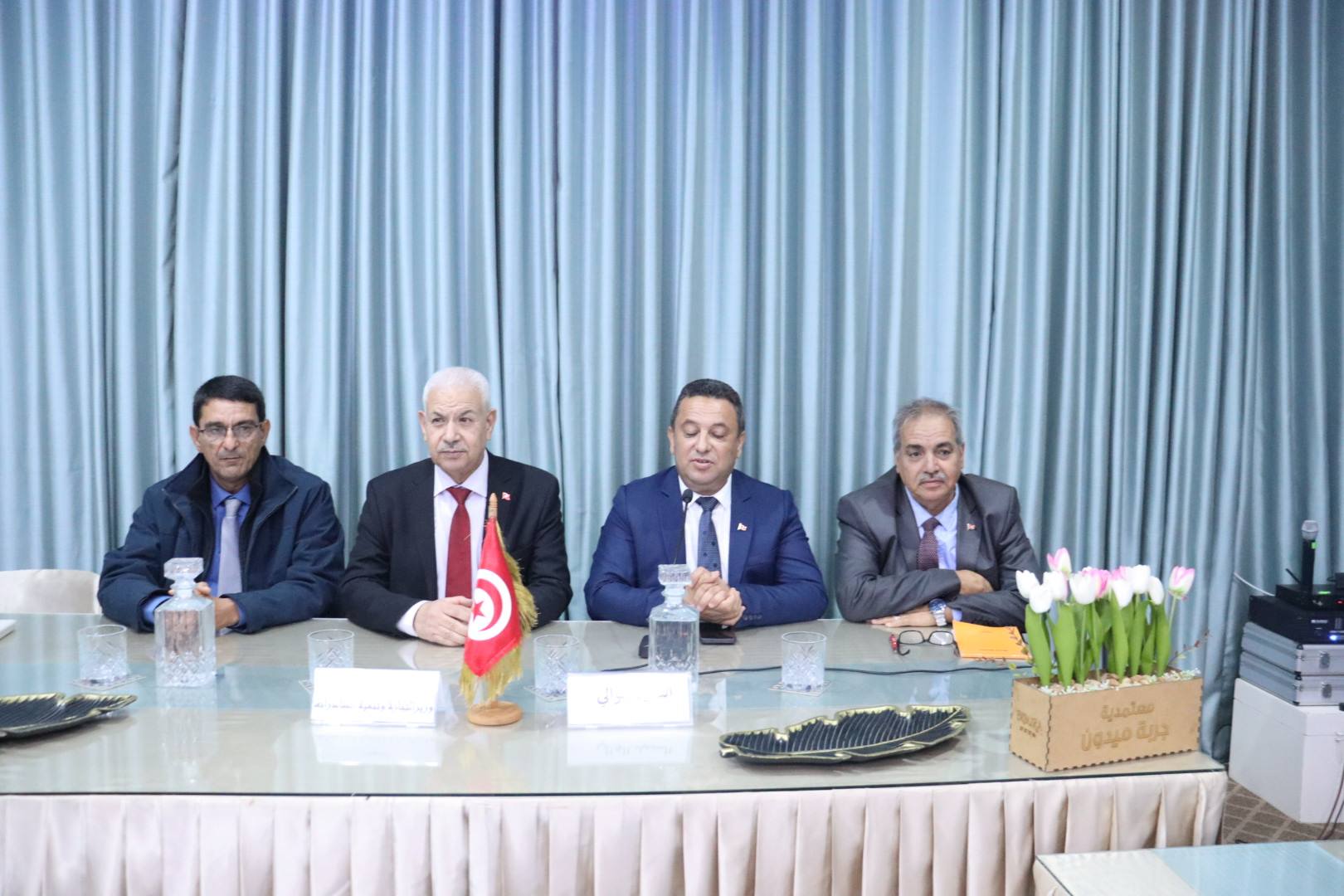 وزير التجارة يتابع موسم جني الزيتون ومشاغل الفلاحين واصحاب المعاصر وتنفيذ اجراءات تخزين الزيت وترويجه