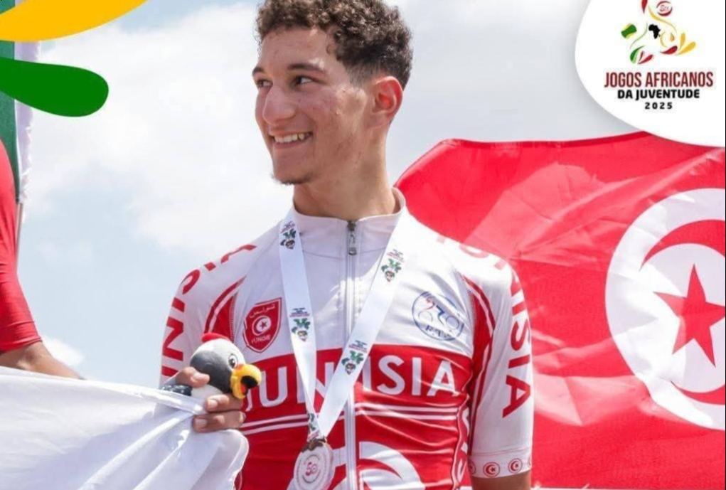 البطل التونسي  في سباق الدراجات يوسف الشهيبي في ضيافة اذاعة الشباب  