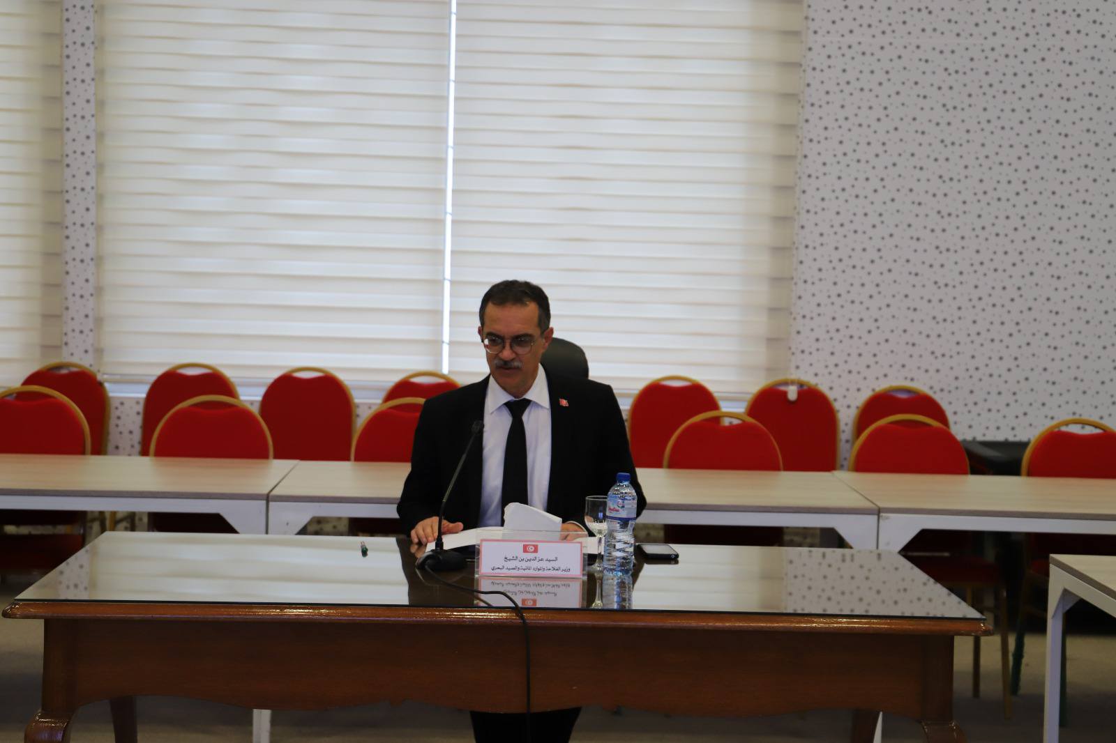 وزير الفلاحة يشرف على اجتماع اللجنة الوطنية لليقظة ومكافحة الجراد