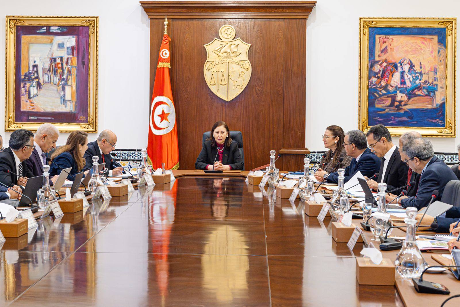 رئيسة الحكومة تشرف على اجتماع اللجنة العليا للإنتاج الخاص للكهرباء