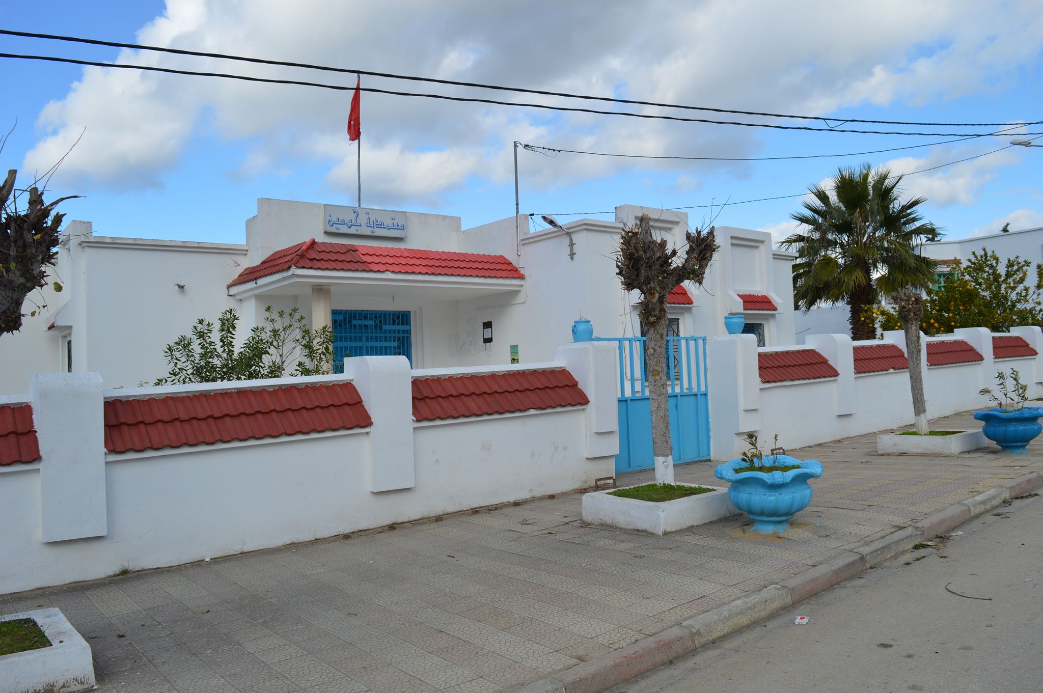 بنزرت: تنفيذ قرار هدم وإزالة لبناية آيلة للسقوط بمحيط المدرسة الابتدائية السمان بجومين