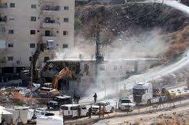 الاحتلال الصهيوني يقتحم الرام بالضفة الغربية ويهدم عددا من الشقق السكنية