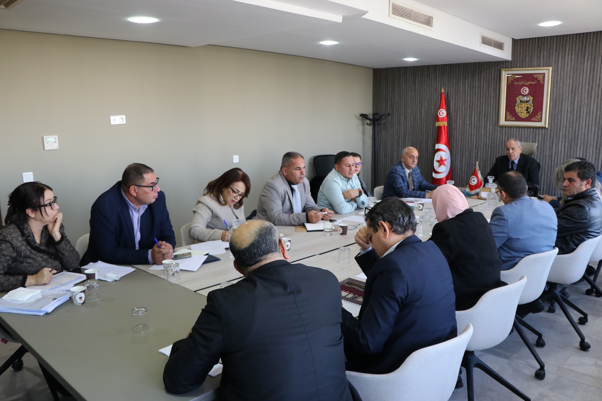 وزير البيئة يشرف على جلسة عمل لتقييم ومتابعة برامج التثمين الطاقي للنفايات ووضع خارطة العمل لمختلف المشاريع