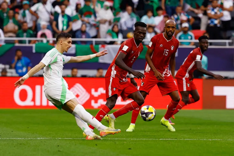 كأس افريقيا للأمم 2025 ( المجموعة 5- الجولة1) : المنتخب الجزائري يفوز على نظيره السوداني 3-صفر