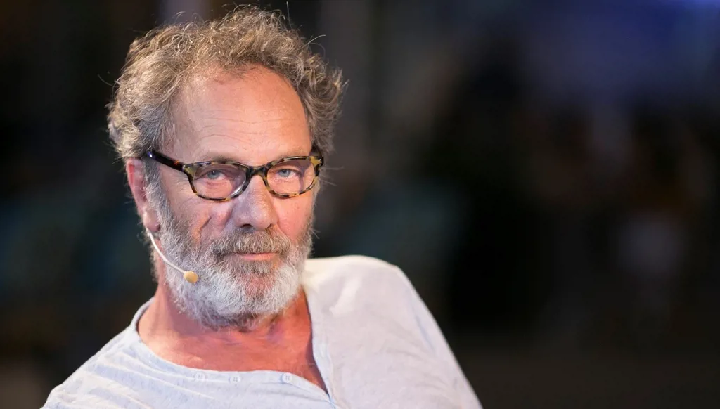 وفاة الممثل والمخرج الفلسطيني محمد بكري عن 72 عاما