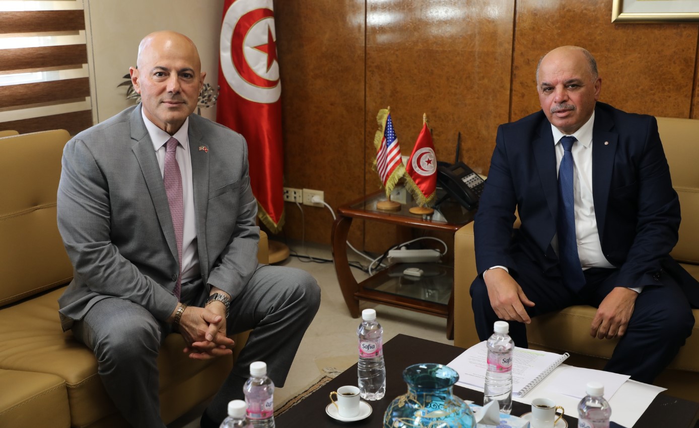 وزير النقل يبحث مع السفير الأمريكي تطوير التعاون بين البلدين في مجال النقل