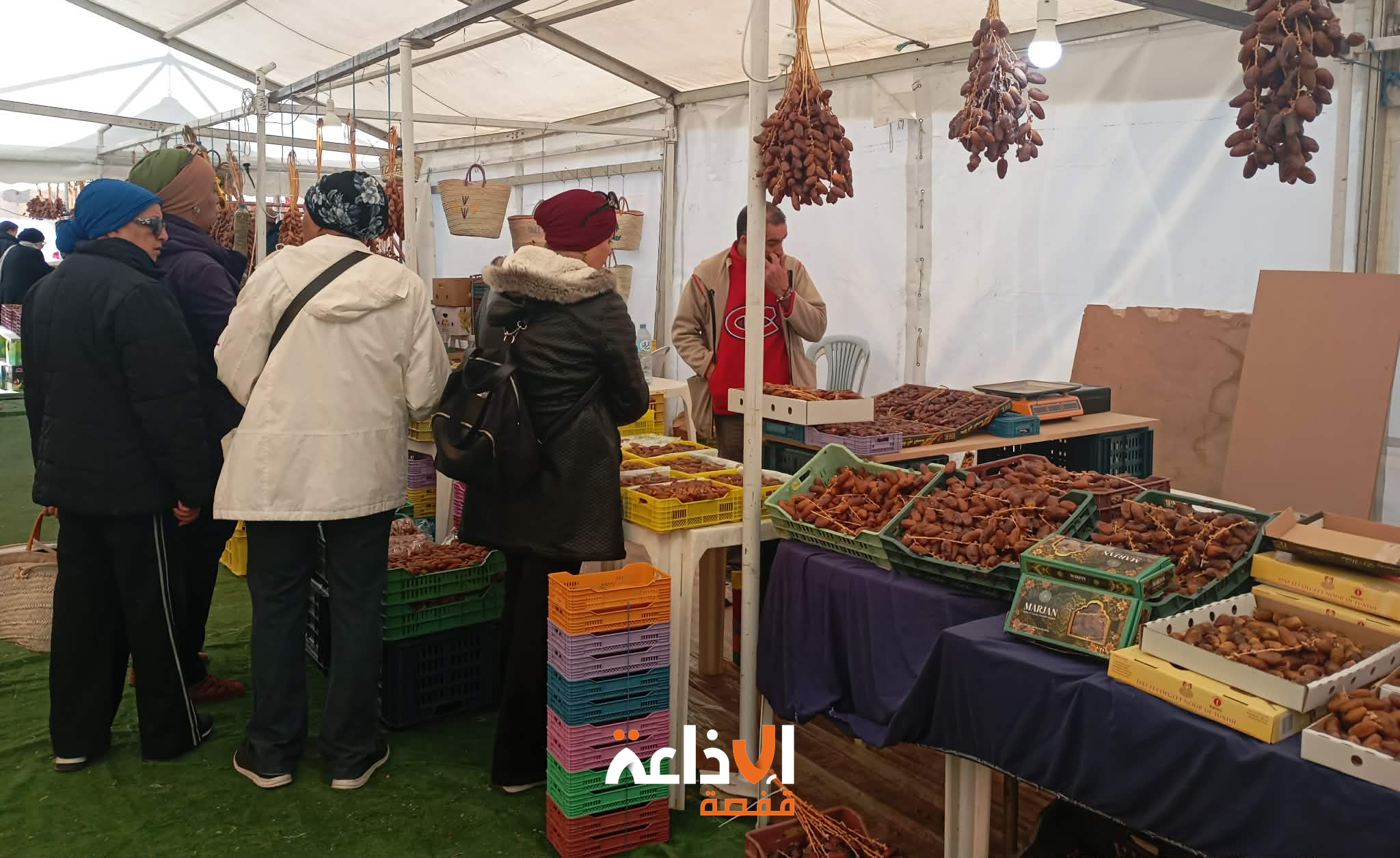 توزر: تنظيم فضاء لبيع التمور بالمنطقة السياحية تحت شعار "أسبوع التمور من المنتج إلى المستهلك"