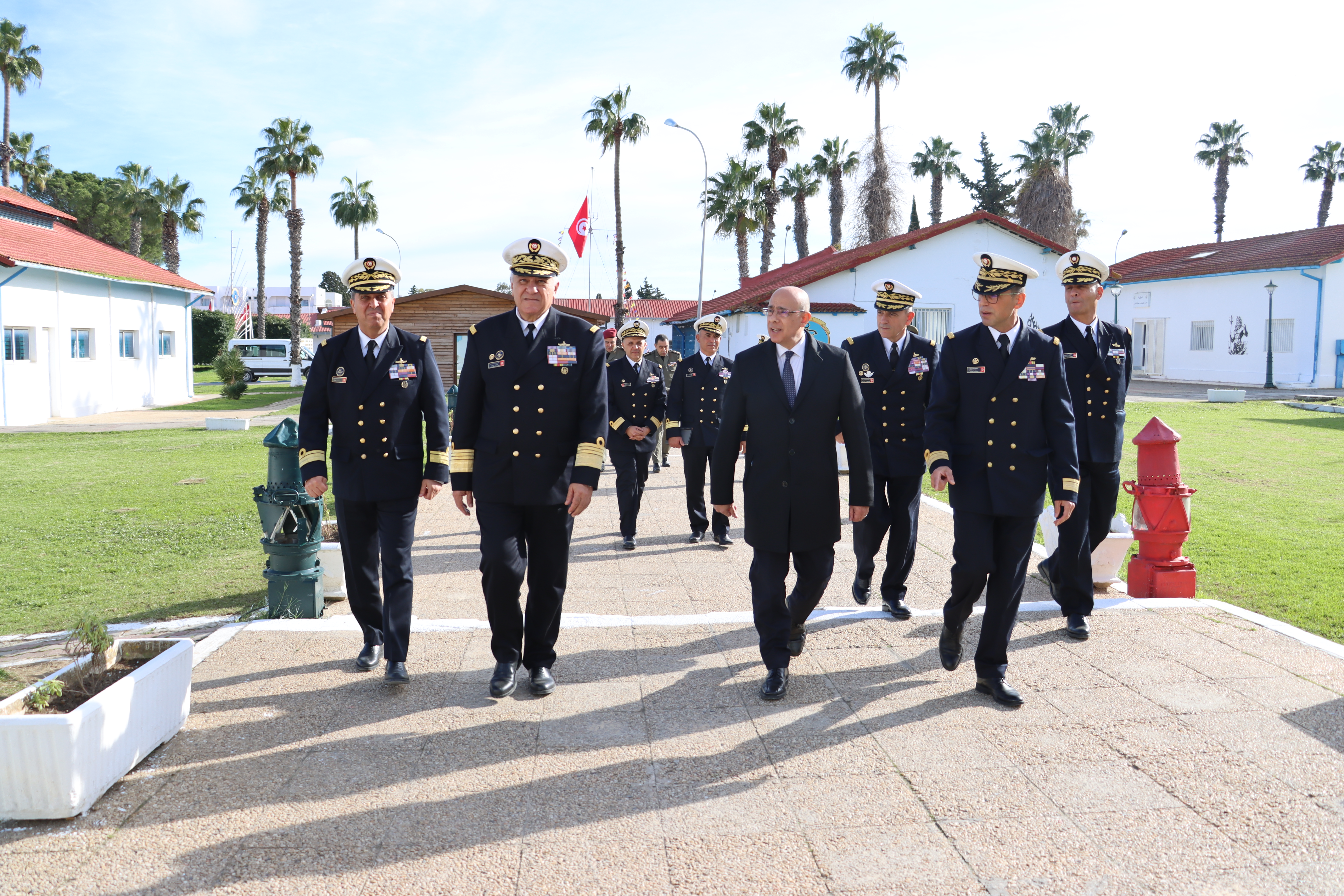 وزير الدّفاع الوطني يؤدي زيارة ميدانية إلى القاعدة البحرية بمنزل بورقيبة
