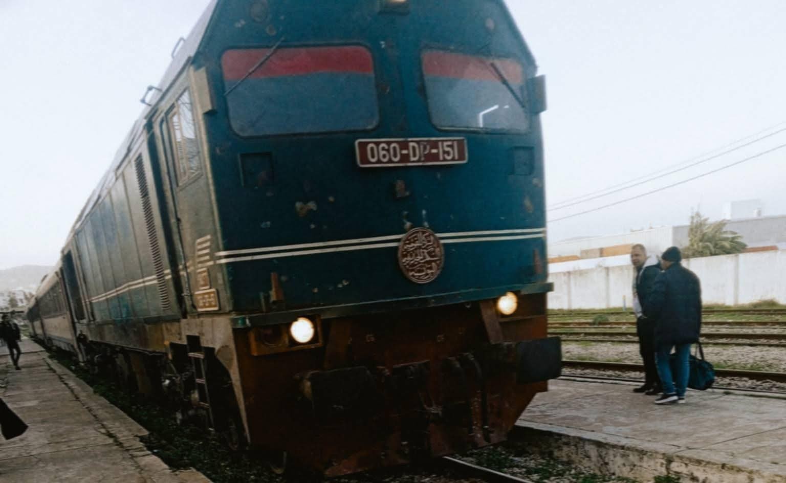 الشركة الوطنيّة للسكك الحديديّة التّونسيّة:عدم تسجيل أية أضرار على إثر جنوح قطار المسافرين تونس - غار الدماء