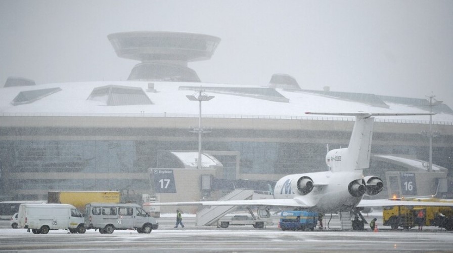 العواصف الثلجية تتسبب في تأخير أكثر من 50 رحلة جوية في مطارات موسكو