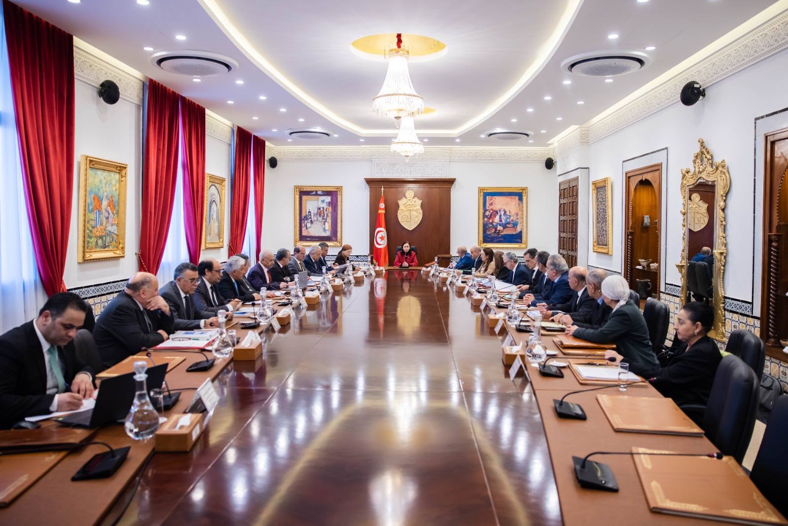 رئيسة الحكومة تشرف على اجتماع مجلس الوزراء