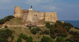  انطلاق اشغال تهيئة وصيانة طريق الحصن الجنوي بساحل مدينة طبرقة 