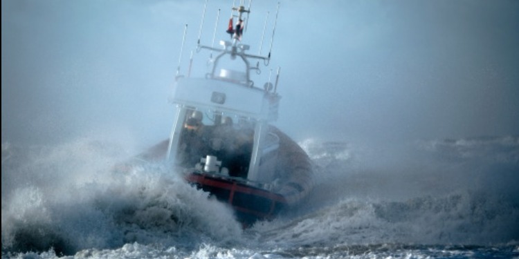 وزارة الفلاحة تدعو البحّارة إلى عدم المجازفة والإبحار الى غاية إستقرار الأحوال الجويّة