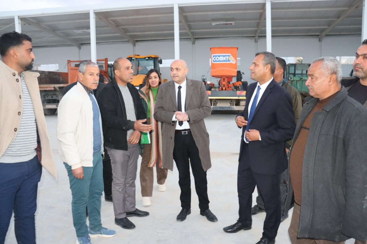 والي القيروان يتابع مدى التزام بلدية عبيدة بتعهداتها.