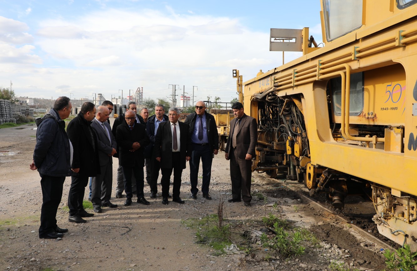 وزير النّقل يعاين وضعية معدّات شركة أشغال السكك الحديدية التونسية