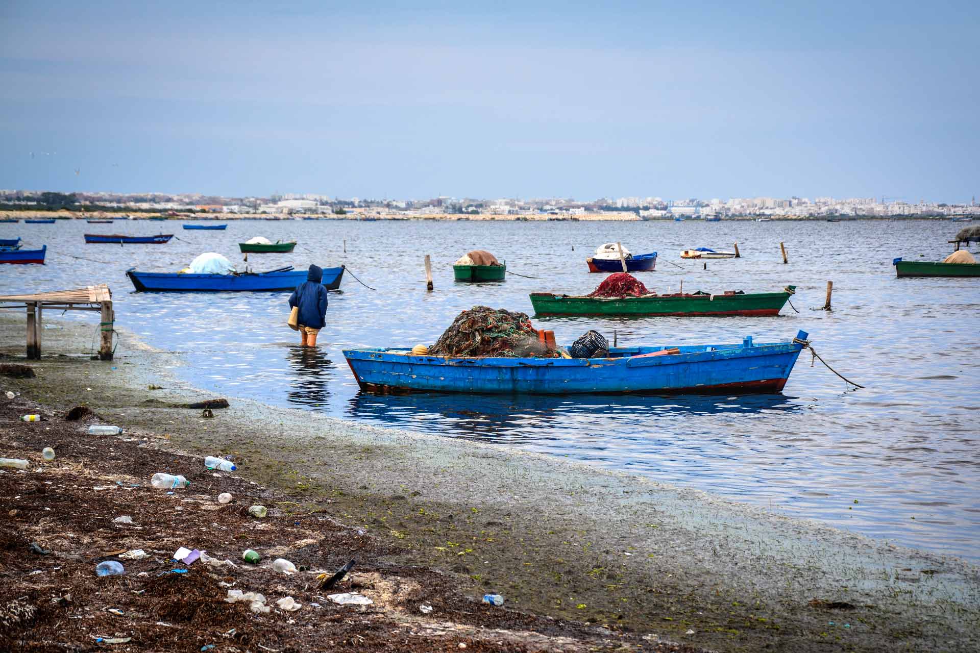 المنستير : دراسة تؤكد تفاقم الازمة البيئية لشاطئ قصيبة المديوني وانعاكساته على إنتاجية صغار البحارة 