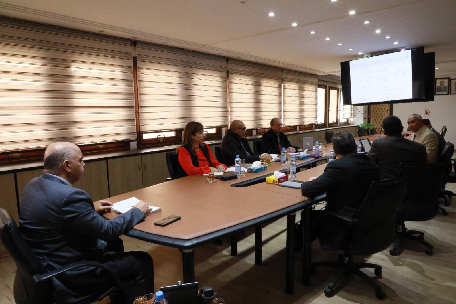 متابعة مدى تقدم رقمنة مختلف العمليات الإدارية والمينائية المؤمنة بالشباك الموحد بميناء رادس محور جلسة عمل