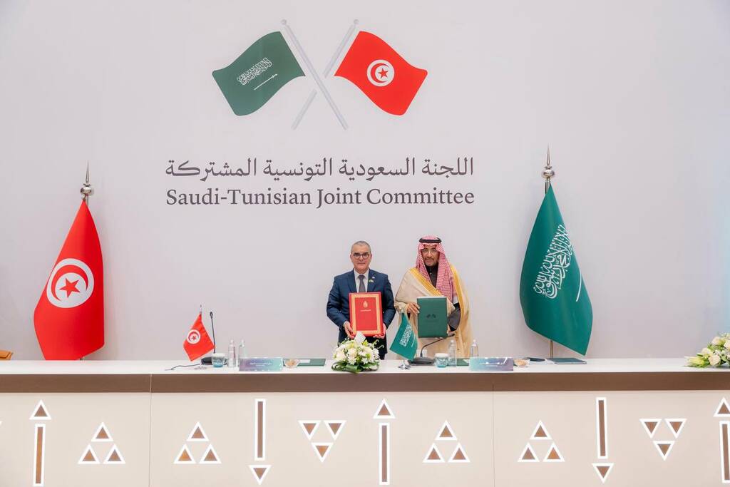 التوقيع على 05 وثائق خلال أشغال الدورة 12 للجنة المشتركة التونسية السعودية.