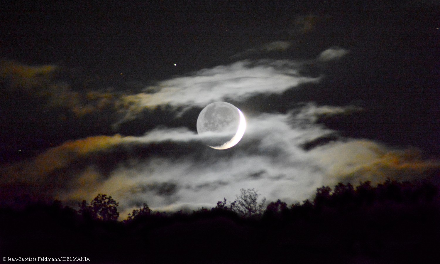سحب عابرة بأغلب الجهات ليل الإثنين