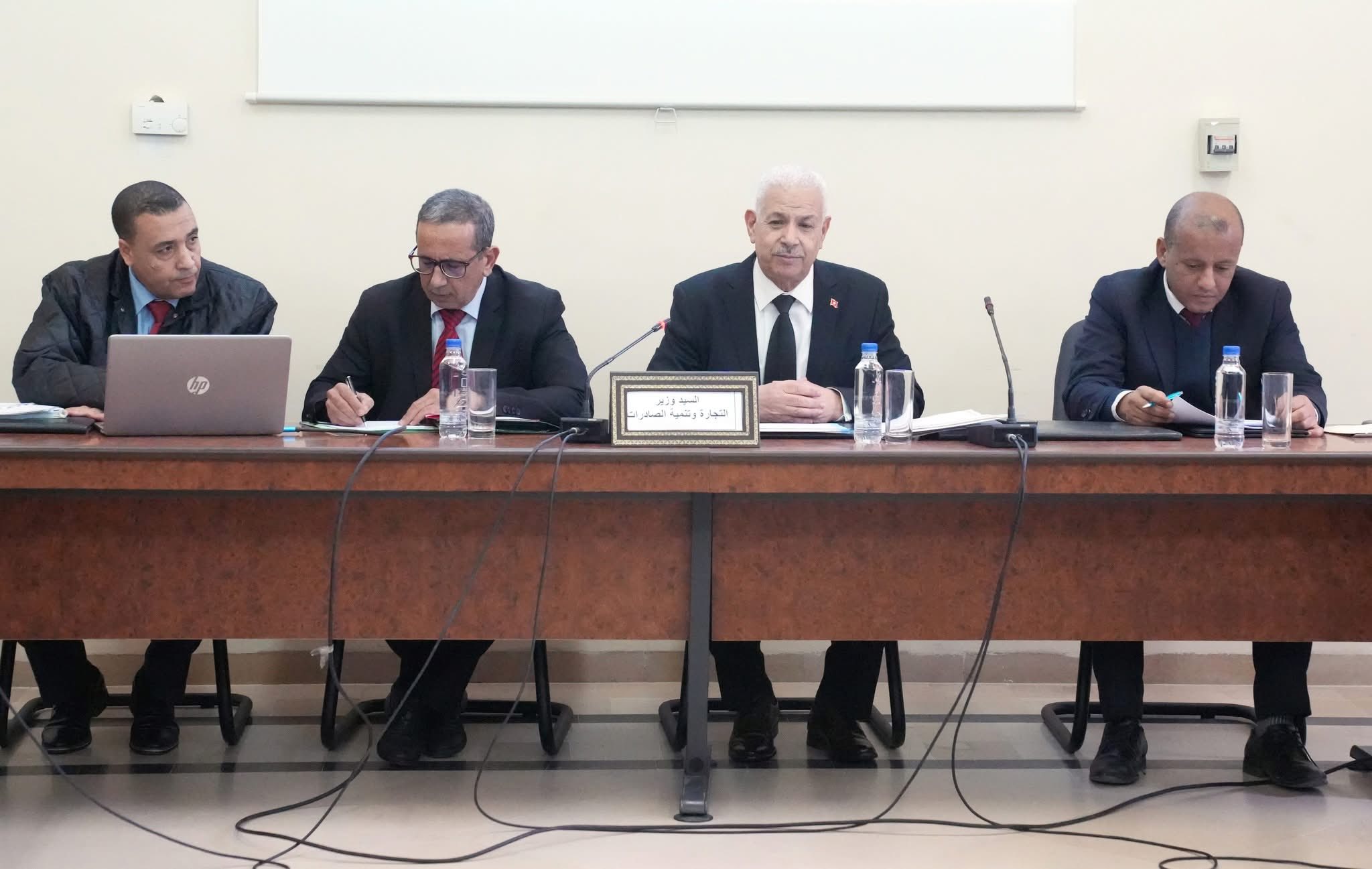 لجنة العلاقات الخارجية والتعاون الدولي تستمع إلى وزير التجارة حول ثلاثة مشاريع قوانين أساسية