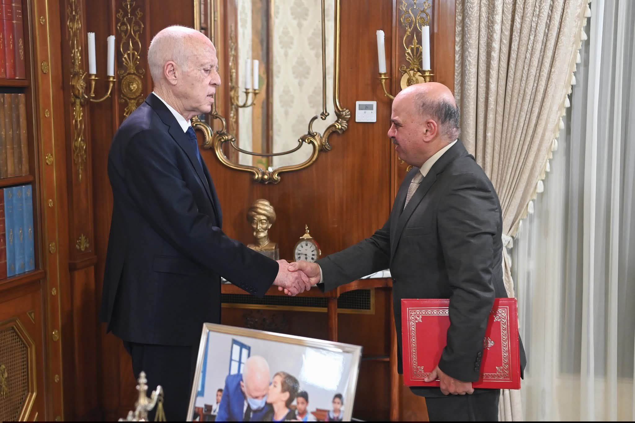 رئيس الجمهوريّة: ما يحصل في مجال النّقل الجوّي غير مقبول على الإطلاق، ولا مجال للتّفريط في مؤسّساتنا ومنشآتنا العموميّة