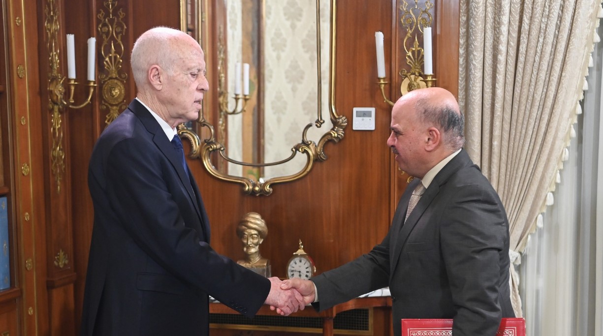 رئيس الجمهورية: ما يحصل في النقل الجوي غير مقبول إطلاقا... ولا مجال للتفريط في مؤسساتنا العمومية