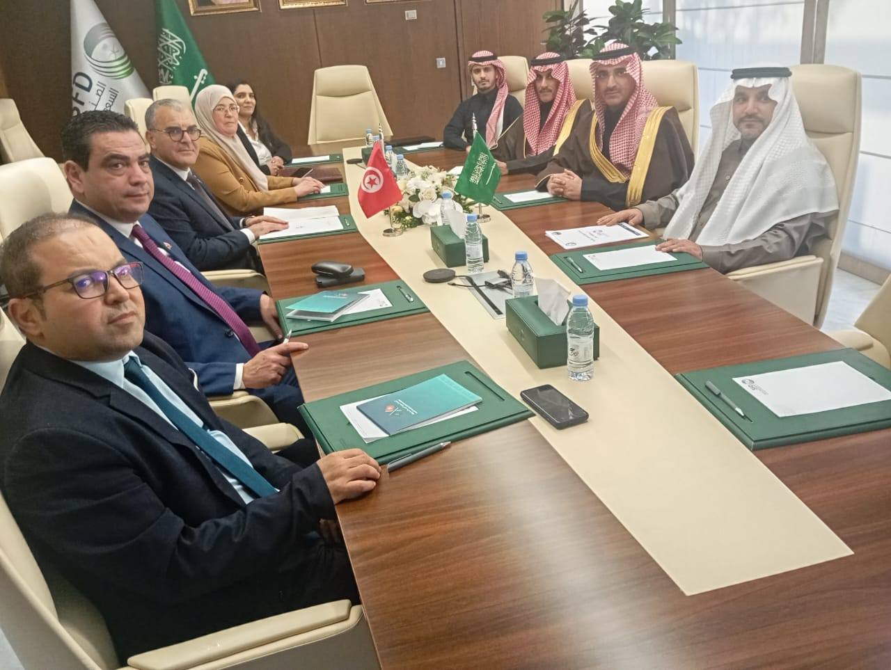 وزير الاقتصاد يجري لقاءات مع مسؤولين سعوديين اكدت توفر الإمكانيات لدى البلدين  لمزيد تطوير الاستثمار في عديد القطاعات