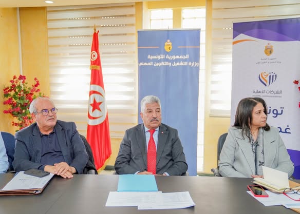 وزير التشغيل يوصي في افتتاح أشغال لجنة قيادة برنامح "تونس المهنية" بالتسريع في إعداد المخطط وروزنامة المشروع